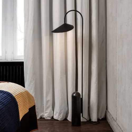 Armand Stehlampe, Schwarz