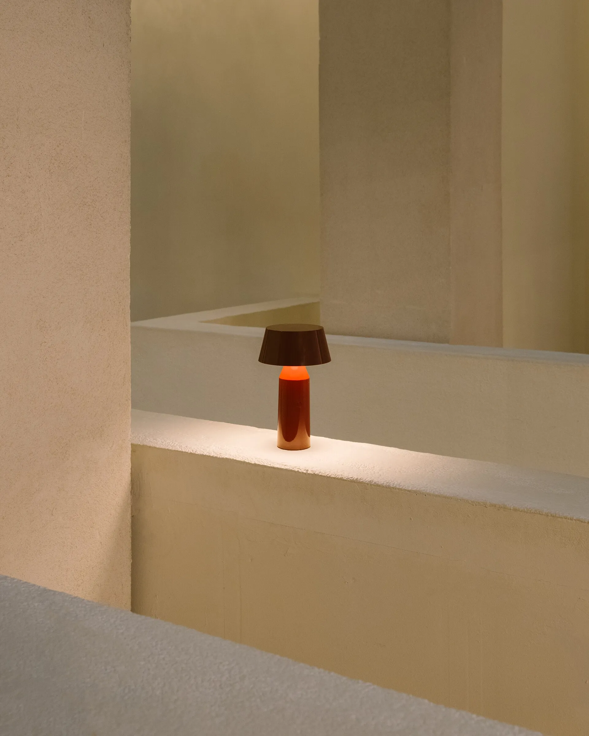 Betonnier Tafellamp Draagbaar, Bourgondië | Lights & Lamps Betonnier Tafellamp Draagbaar, Bourgondië - Afbeelding 5