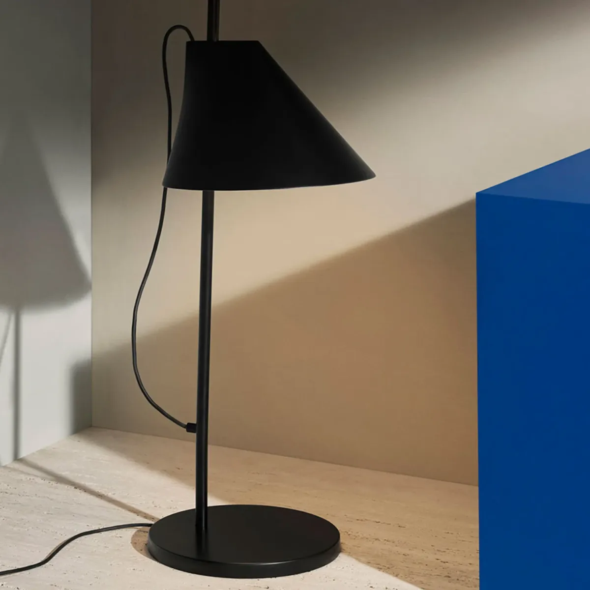 Yuki Table Lamp, Black - Image 4
